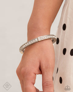 Paparazzi ~ Fiercely 5th Avenue - Fashion Fix Complete Trend Blend ~ White Pearl Necklace Set