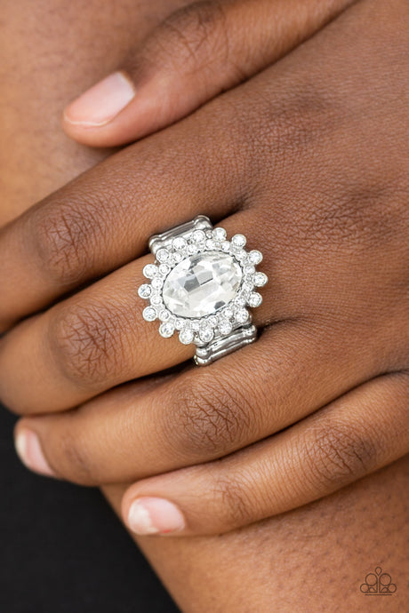 Paparazzi ~ Castle Chic ~ White Ring with Stretchy Band