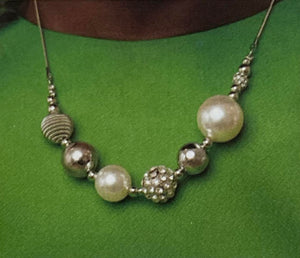 Paparazzi ~ Fiercely 5th Avenue ~ Fashion Fix Complete Trend Blend ~ White Pearl Necklace Set