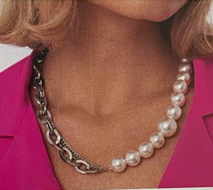 Paparazzi ~ Fiercely 5th Avenue ~ Fashion Fix Complete Trend Blend ~ White Pearl Necklace Set