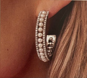 Paparazzi ~ Fiercely 5th Avenue ~ Fashion Fix Complete Trend Blend ~ White Pearl Necklace Set