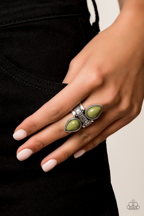 Paparazzi ~ New Age Leader ~ Green Ring with Stretchy Band