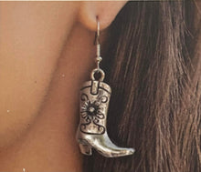 Load image into Gallery viewer, Paparazzi ~ Simply Santa Fe ~ Fashion Fix Complete Trend Blend ~ Blue Necklace Set