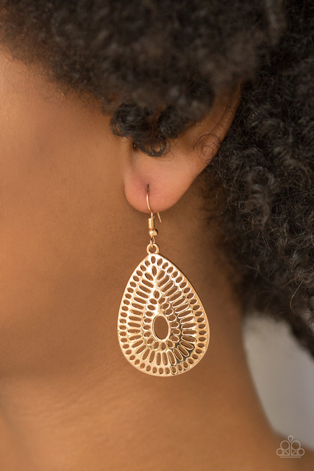 Paparazzi ~ You Look GRATE! ~ Gold Earrings