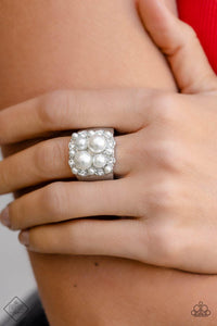 Paparazzi ~ Fiercely Fifth Avenue ~ Fashion Fix Complete Trend Blend ~ White Pearl Necklace Set