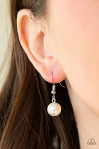 Paparazzi ~ One-WOMAN Show ~ White Pearl Necklace Set