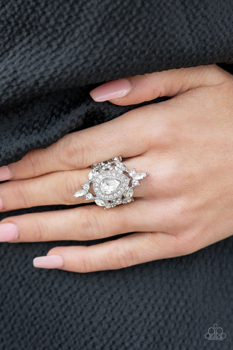 Paparazzi ~ Mega Stardom ~ White Ring with Stretchy Band