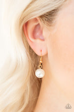 Load image into Gallery viewer, Paparazzi ~ 5th Avenue Fleek ~ Gold Pearl Necklace Set