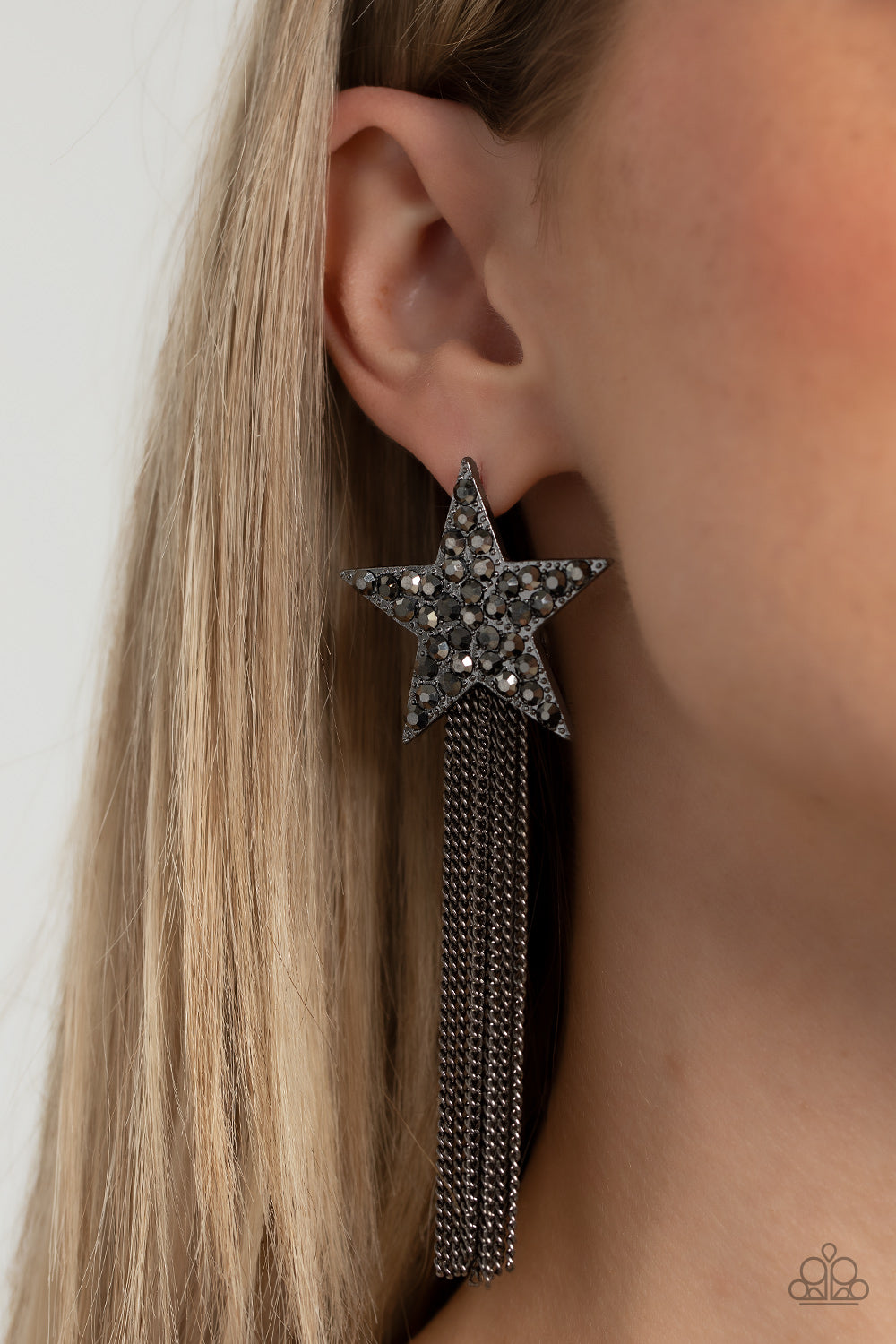 Paparazzi ~ Superstar Solo ~ Black/Gunmetal Post Earrings
