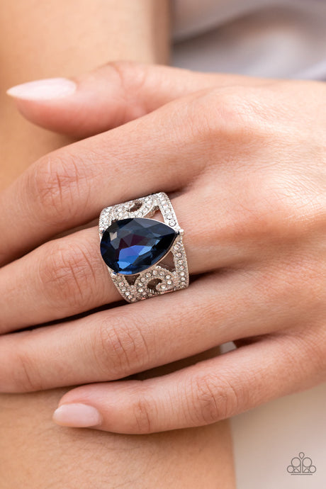 Paparazzi ~ Kinda a Big Deal ~ Blue Ring with Stretchy Band