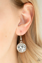 Load image into Gallery viewer, Paparazzi ~ A Daring DISCovery ~ Silver Necklace Set