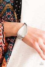Load image into Gallery viewer, Paparazzi ~ Sunset Sightings ~ Fashion Fix Complete Trend Blend ~ Orange Necklace Set