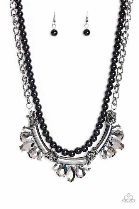 Paparazzi ~ Bow Before The Queen ~ Black Necklace Set