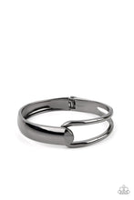 Load image into Gallery viewer, Paparazzi ~ Couture-Clutcher ~ Black/Gunmetal Bracelet
