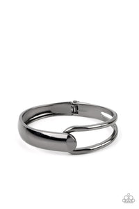 Paparazzi ~ Couture-Clutcher ~ Black/Gunmetal Bracelet