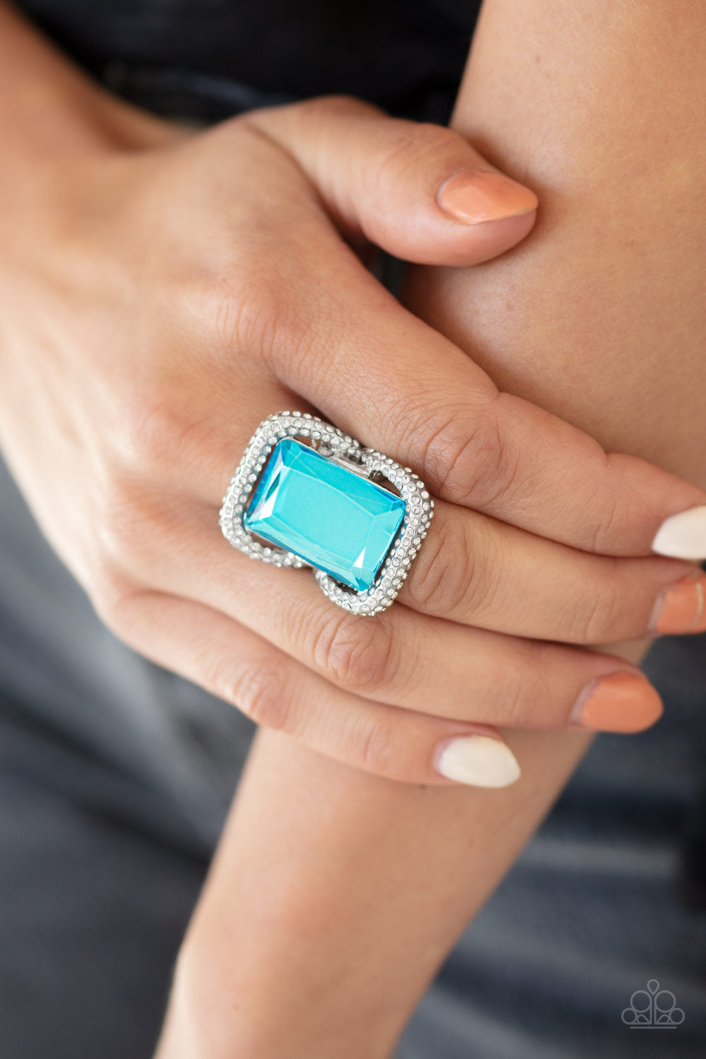Paparazzi ~ Deluxe Decadence ~ Blue Ring with Stretchy Band
