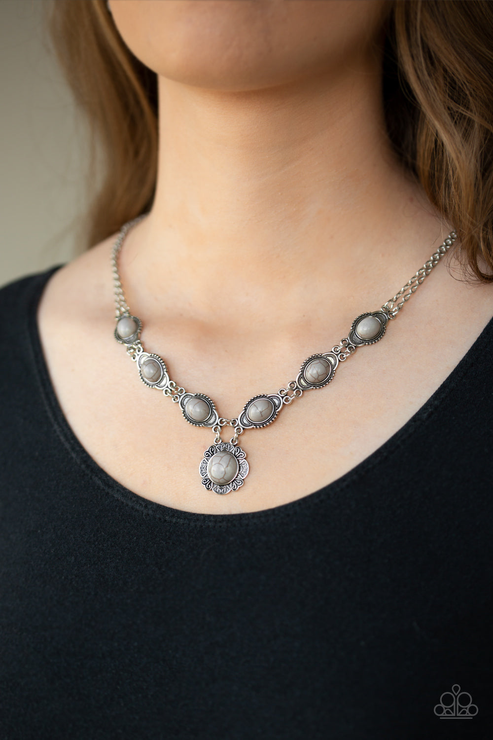 Paparazzi ~ Desert Dreamin' ~ Silver Necklace Set