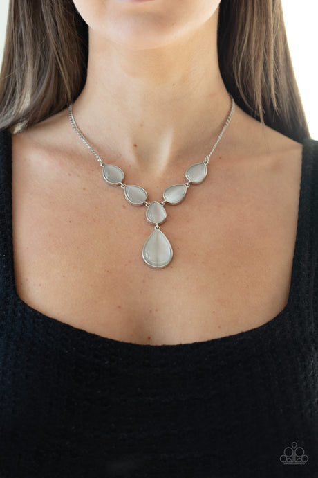 Paparazzi - Dewy Decadence - White Necklace Set
