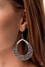 Load image into Gallery viewer, Paparazzi ~ Glimpses of Malibu ~  Fashion Fix Complete Trend Blend ~ Green Necklace Set