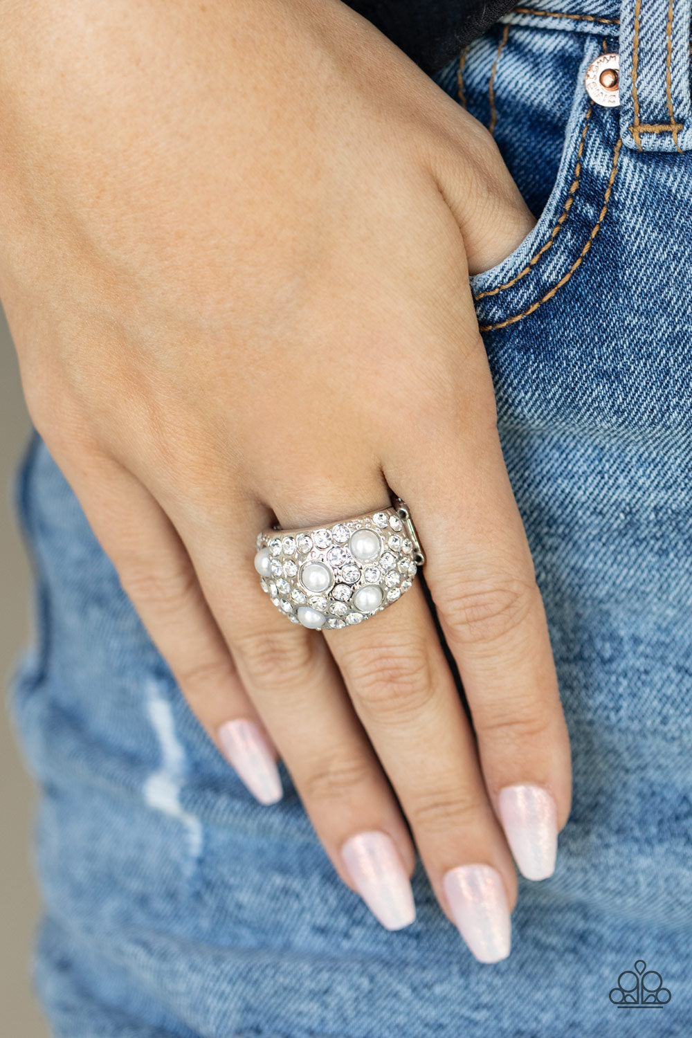 Paparazzi ~ Gatsby's Girl ~ White Ring  with Stretchy Band
