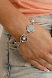 Paparazzi ~ Glimpses of Malibu ~ Fashion Fix  Complete Trend Blend ~ Blue Necklace Set