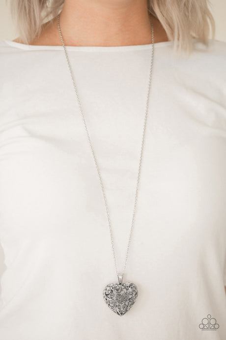 Paparazzi ~ Heartless Heiress ~ Silver Necklace Set
