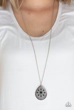 Load image into Gallery viewer, Paparazzi ~ I Am Queen ~ Green Necklace Set