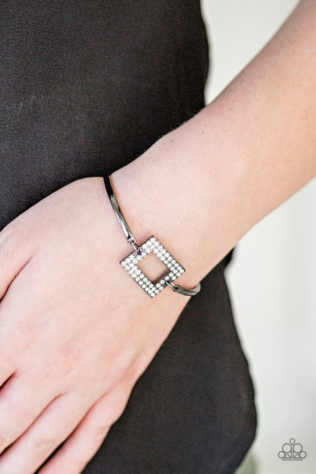 Paparazzi ~ Main Street Metro ~ Black/Gunmetal Bracelet