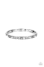 Load image into Gallery viewer, Paparazzi ~ Malibu Marvelous ~ White Bracelet