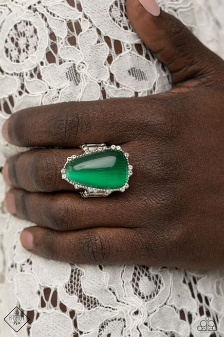 Paparazzi ~ Newport Nouveau ~ Green Ring with a Stretchy Band (Fashion Fix Exclusive)