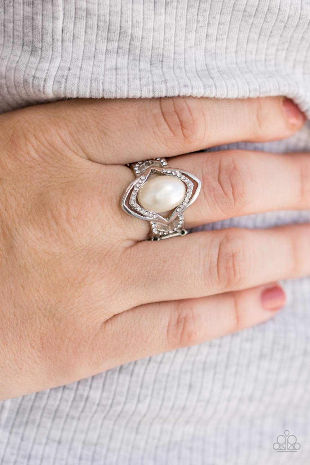 Paparazzi ~ Positively Posh ~ White Ring with Stretchy Band