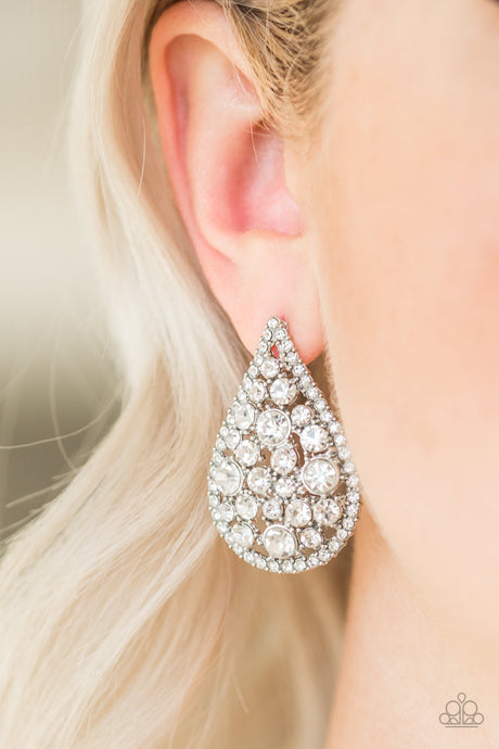Paparazzi ~ REIGN-Storm ~ White Post Earrings