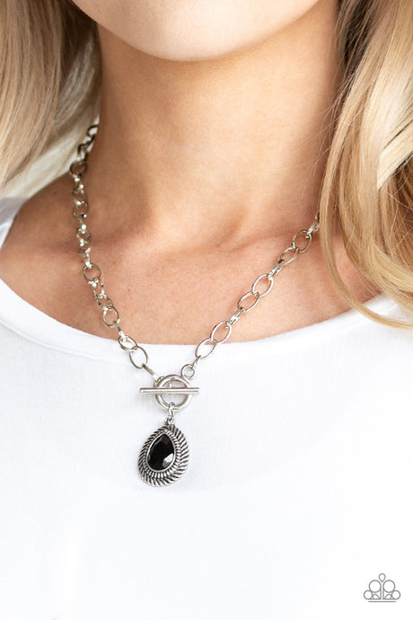 Paparazzi ~ Sheen Queen ~ Black Toggle Necklace Set