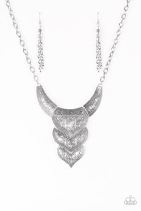 Paparazzi ~ Texas Temptress ~ Silver Necklace Set