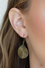 Load image into Gallery viewer, Paparazzi ~ Texture Storm ~ Brass Necklace Set
