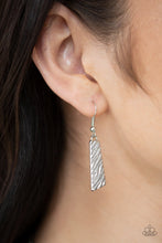 Load image into Gallery viewer, Paparazzi ~ Texture Tigress  ~ Silver Necklace Set