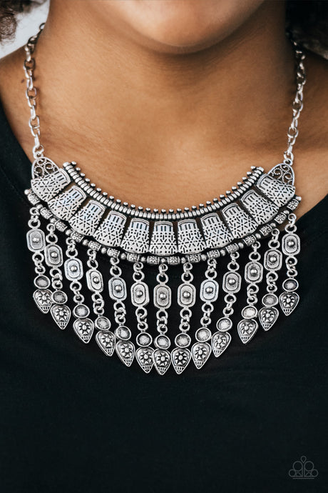Paparazzi ~ The Desert Is Calling ~ Silver Necklace Set