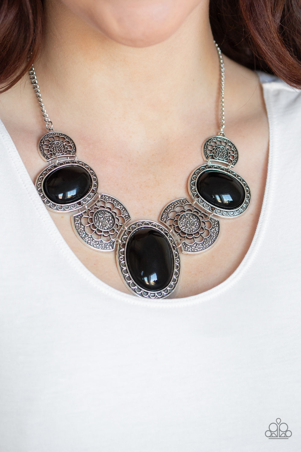 Paparazzi ~ The Medallion-aire ~ Black Necklace Set