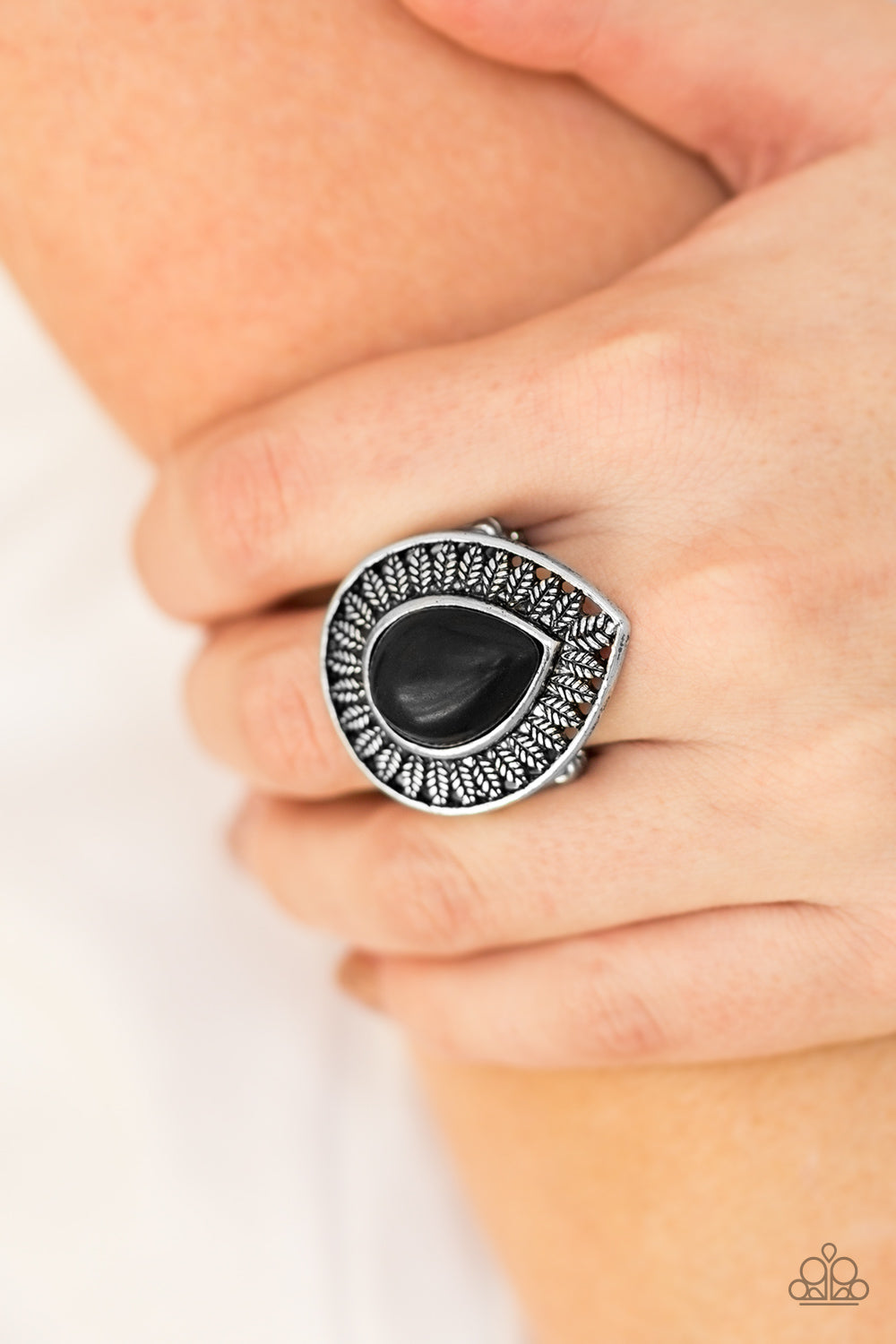 Paparazzi ~ Totally Tropicana ~ Black Ring with Stretchy Band