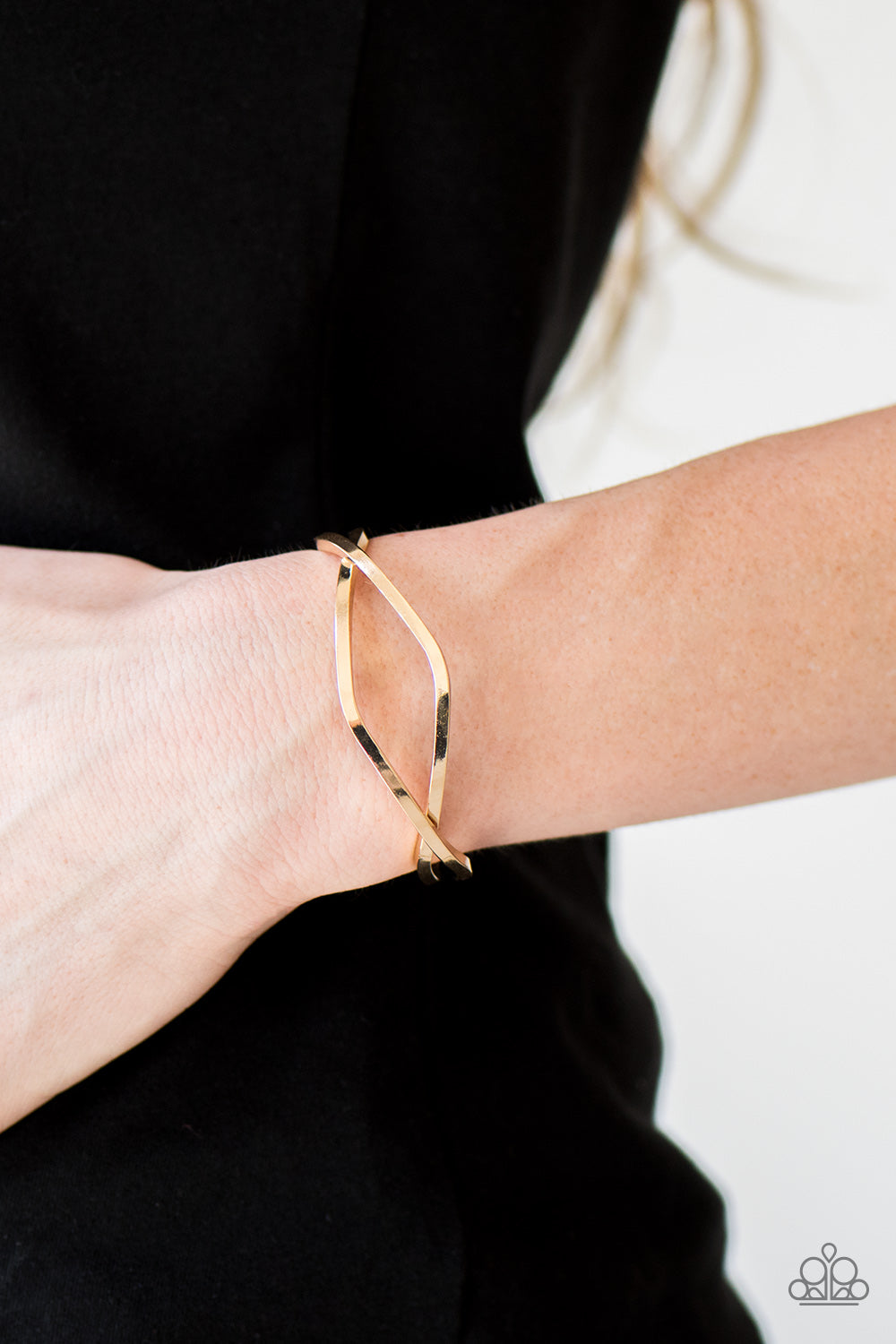 Paparazzi - Urban Refinery - Gold Cuff Bracelet