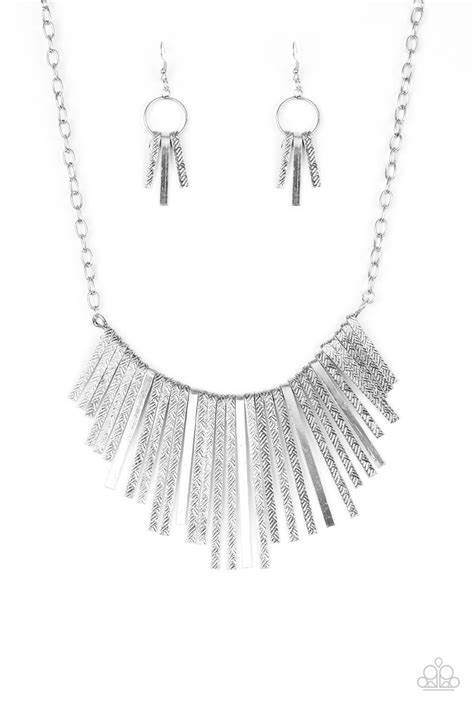 Paparazzi ~ Welcome To The Pack ~ Silver Necklace Set