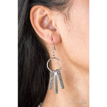 Load image into Gallery viewer, Paparazzi ~ Welcome To The Pack ~ Silver Necklace Set
