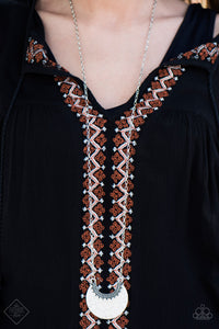 Paparazzi ~ Simply Santa Fe ~ Fashion Fix Complete Trend Blend ~ White and Silver Necklace Set