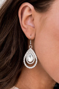 Paparazzi ~ Fiercely 5th Avenue ~ Fashion Fix Complete Trend Blend ~ White Necklace Set
