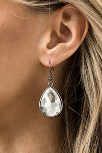 Paparazzi ~ "MYSTIQUE" ~ ZI Collection ~ White Necklace Set